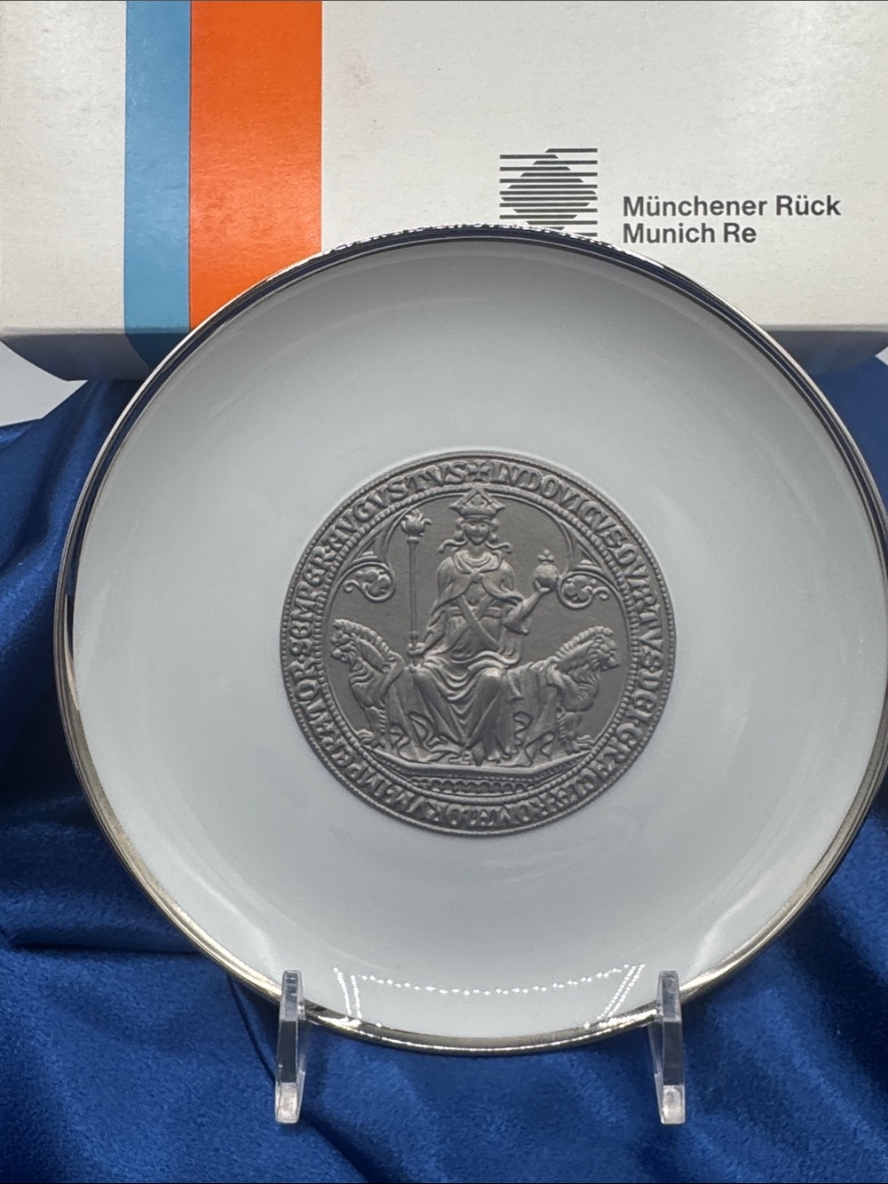 Hutschenreuther Munchener Ruck Ludwig IV Collectable Medallion Plate NIB #3